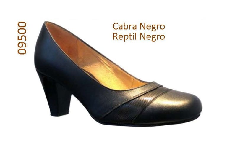 zapatilla en color negro piel de cabra con forro de cerdo 