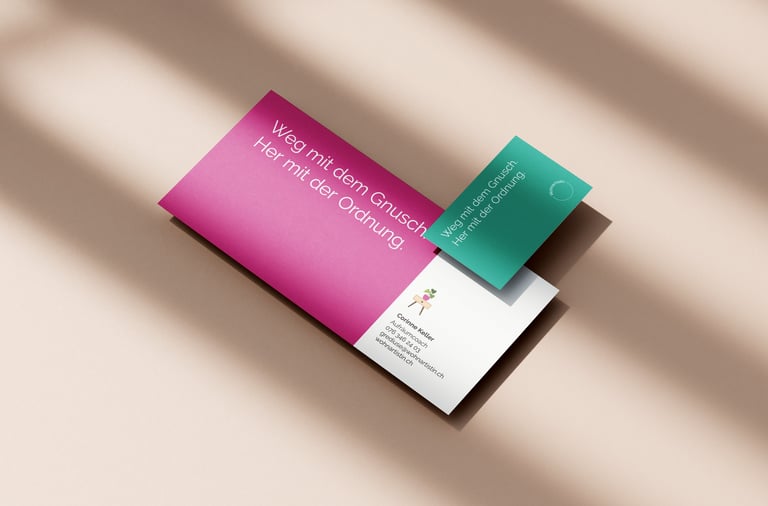 Wohnartistin Visitenkarte in Türkis und Flyer in Magenta