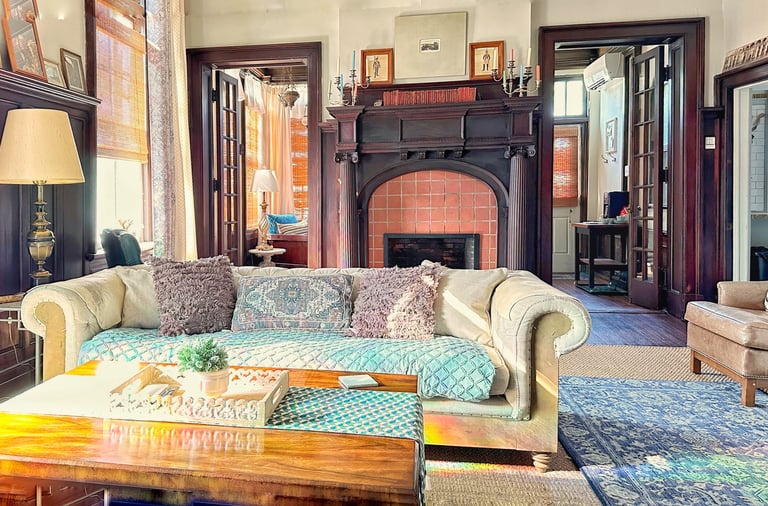 2123 Rivermont 201 living room