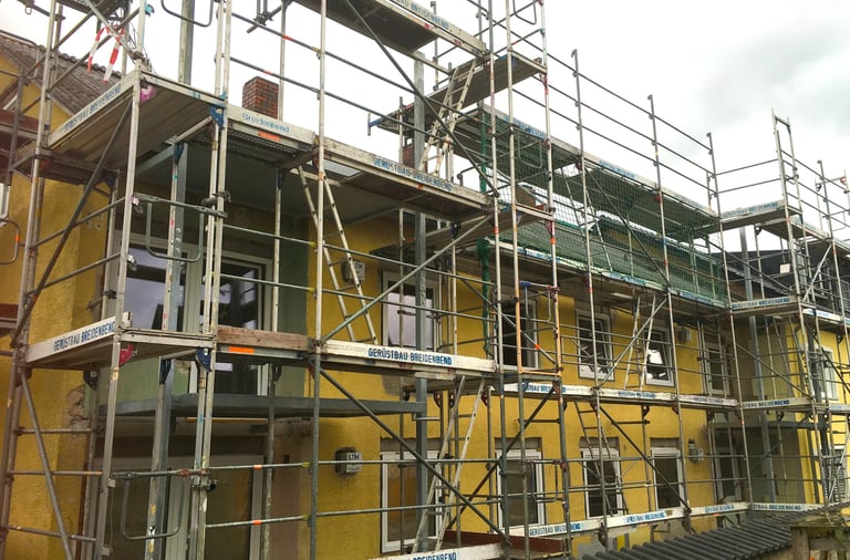 a building with scafafaffe on a building with scaffolding