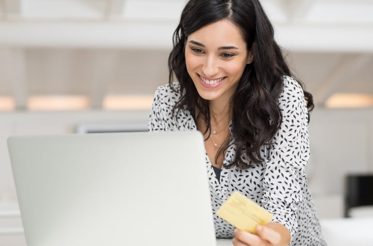 Client en train de payer en ligne