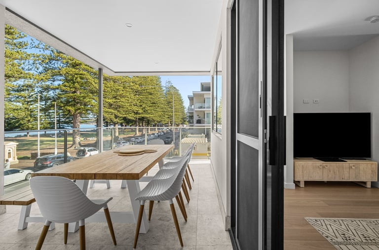 Luxurious 4 bedroom beachfront apartment in Victor Harbor