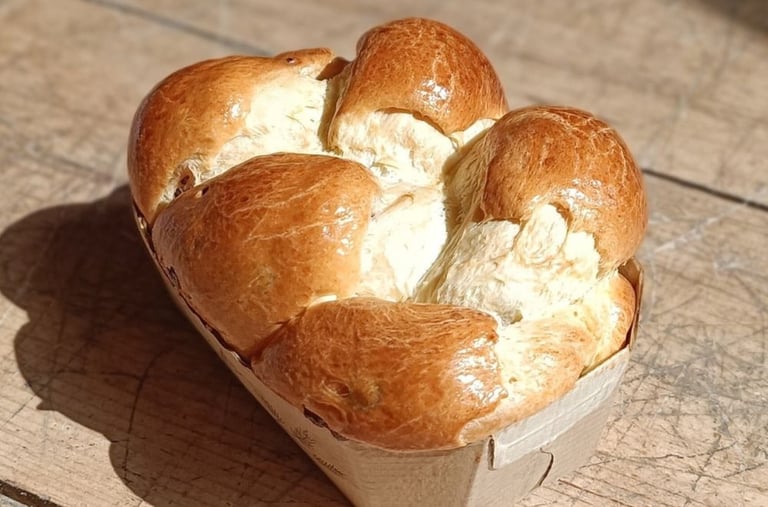 une brioche tressée artisanale