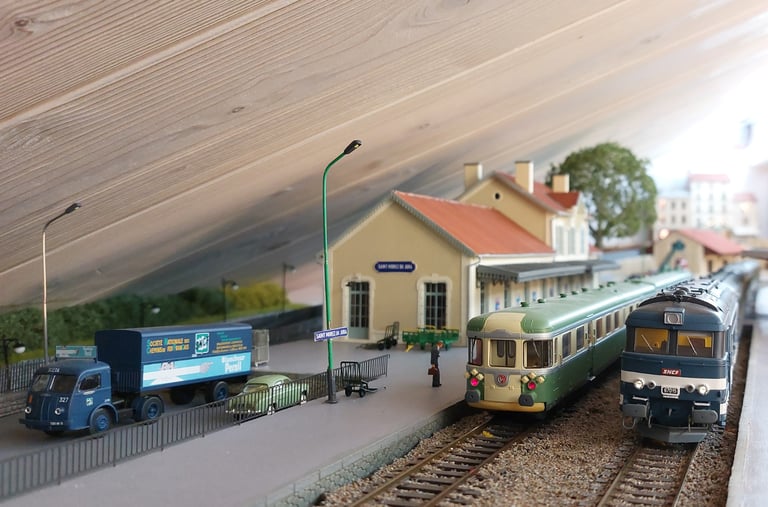 Gare d'un réseau de trains miniature