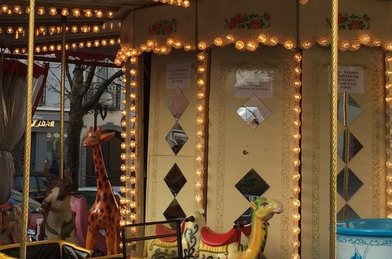 choisissez votre monture sur le carrousel 1900