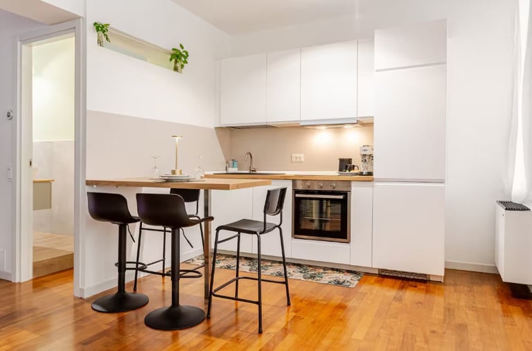 Cucina con forno, lavastoviglie, bollitore, macchina del caffè casa vacanza a Pesaro