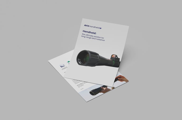 Mockup de folleto de producto de Bird Control Group, exhibiendo la identidad visual renovada y la paleta de colores actualiza