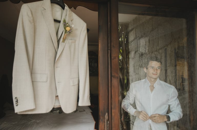 wedding photographers guatemala. Groom getting ready