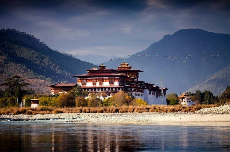 The_Majestic_Punakha_Dzong_with_Glacial_Water_in_the_Front