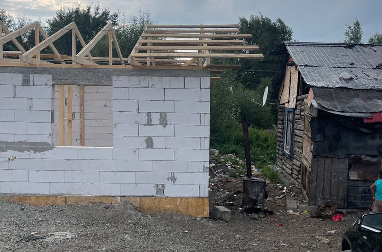 Taket ferdigstilles.