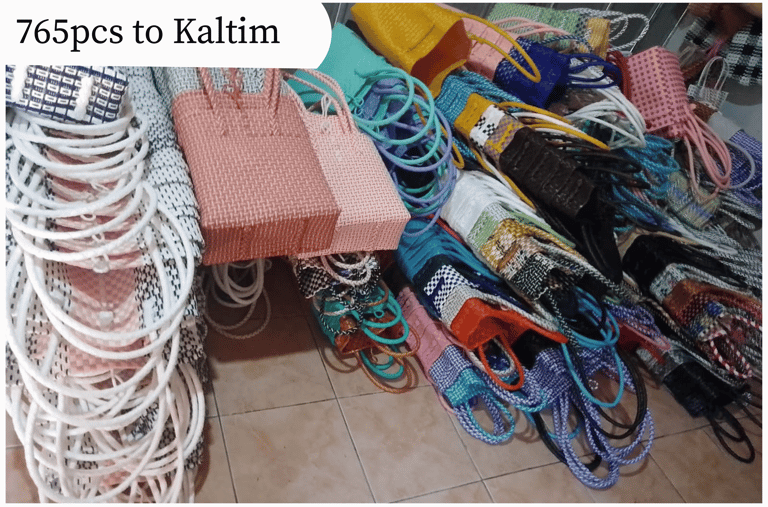 Wholesale shipment 765 handmade woven plastic bags to East Kalimantan from Craftvitas
