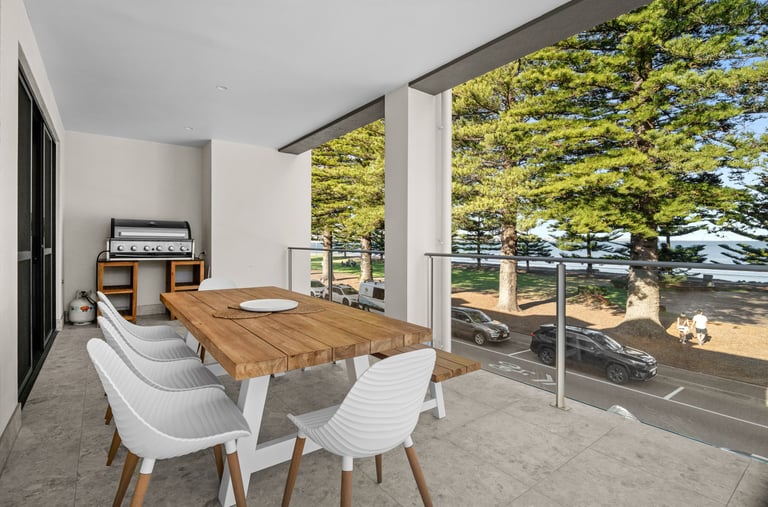 Luxurious 4 bedroom beachfront apartment in Victor Harbor