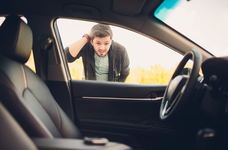man-forgot-the-key-inside-of-his-car-calling-locksmith in Tampa Florida