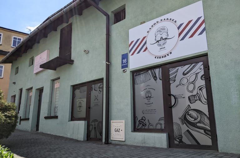 Wejście do salonu barberskiego Razor Barber Cieszyn