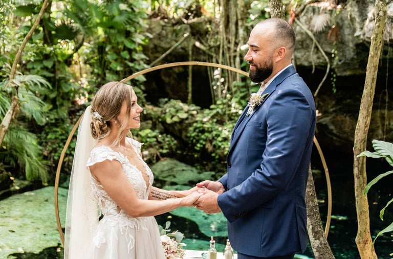 Cenote Elopement ceremony, Elopement ceremony guide Playa del carmen and Riviera Maya