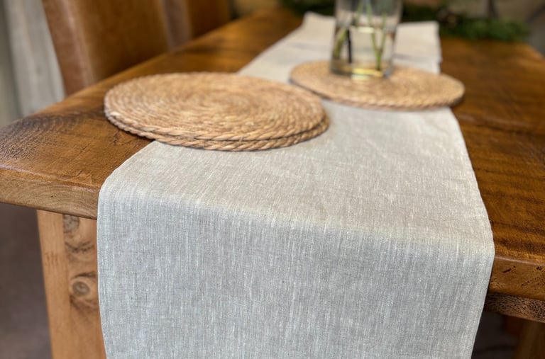 Table runner in natural undyed linen on a table