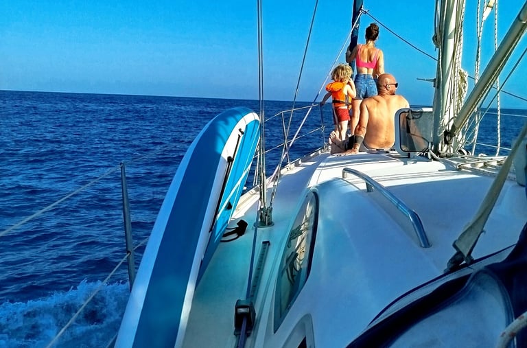 sorties en bateau à barcelone en famille ou entre amis