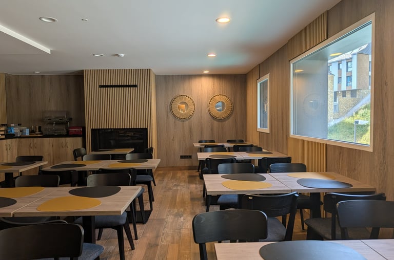 Restaurante comedor del Hotel Focus en el Pas de la Casa, Andorra. En los Pirineos