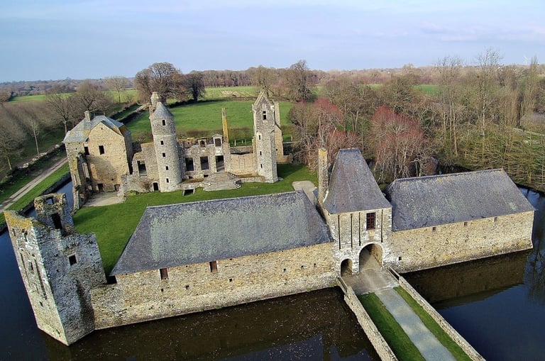 Gîtes de la Cour d'Etienville - Château de Gratot
