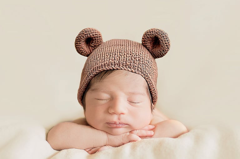 newborn photography baby wearing crochet teddy bear beanie bonnet