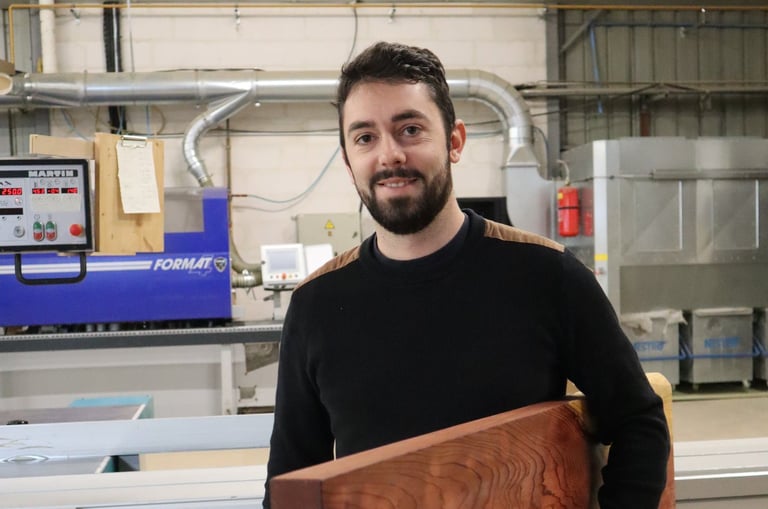 Thibault Campard artisan charpentier formé chez les Compagnons du Tour de France