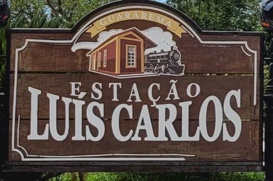 Placa da estação Luís Carlos em Guararema