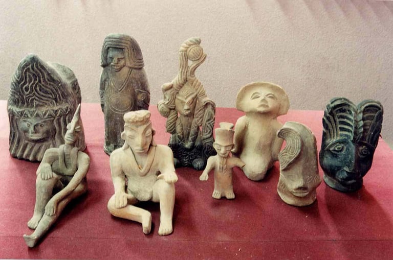 estatuillas misteriosas