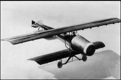 Le premier avion à réaction, à voler à Issy, décembre 1910. Ph. XDR.