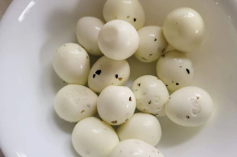 trứng chim cút khó bóc vỏ