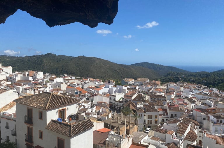 Espagne Ojen vue de la grotte 