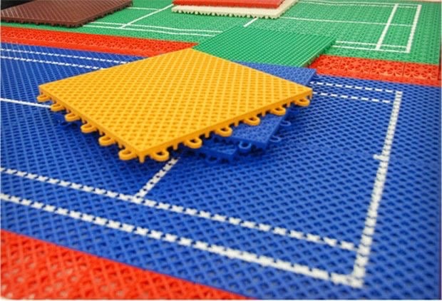 Interlocking PP tiles for outdoor multi-sport court construction