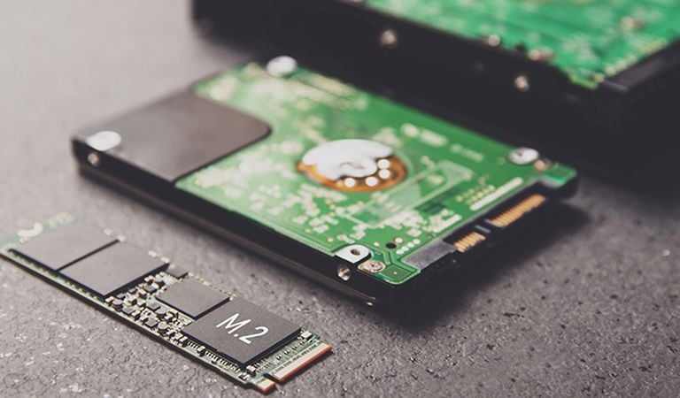 ¿Tu disco no es reconocido o no es accesible? actualizamos firmware para que sea compatible.