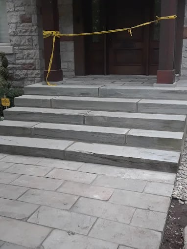 Blue stone steps available in Montreal/Escaliers en pierre bleue disponibles à Montréal
