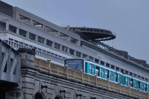 La Commission européenne va ouvrir une procédure contre la France pour "déficit excessif"