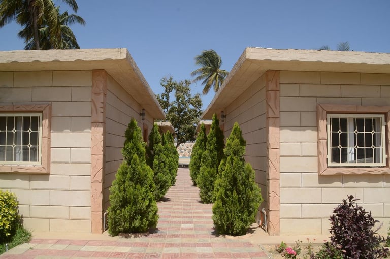Een aantrekkelijke afbeelding van Apparthotel La Perle in Senegal, met moderne, comfortabele apparte