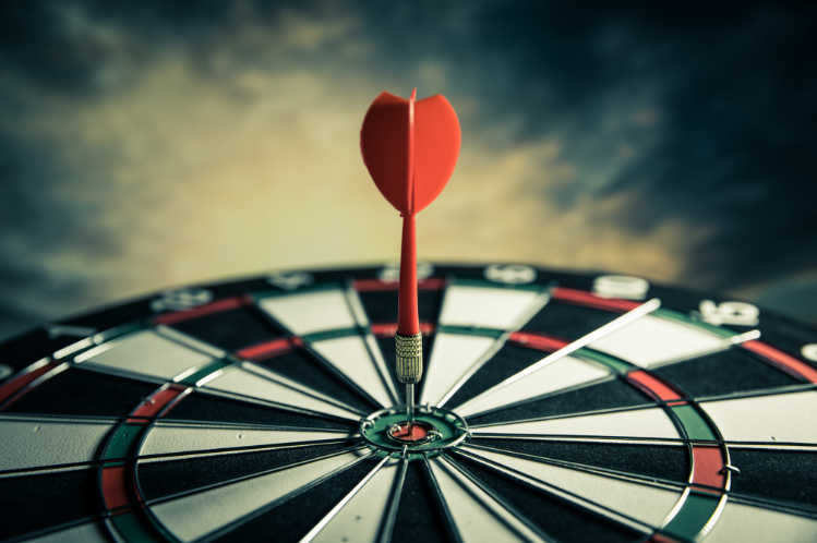 flechette dans le mille d'une cible