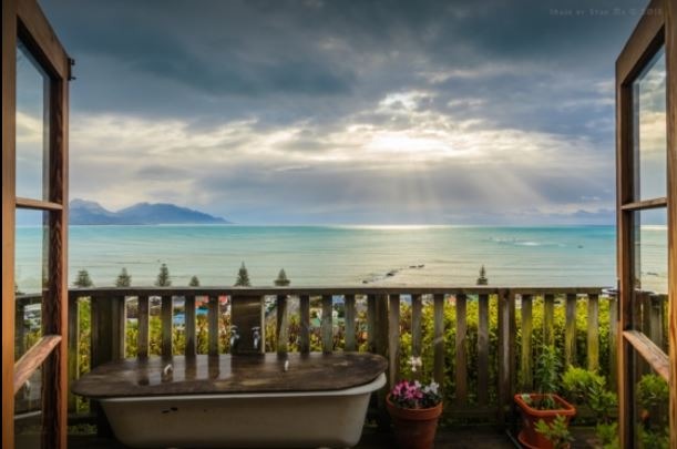 Outdoor claw-foot bath at The Studio accommodation in Kaikoura
