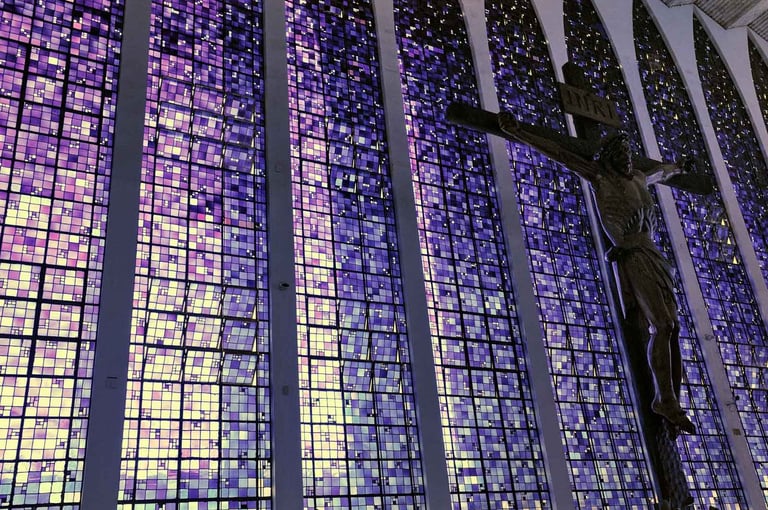 Les vitraux du sanctuaire Don Bosco au Brésil
