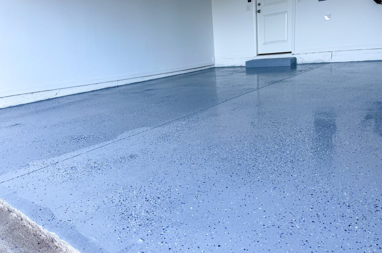 Festés és burkolás utáni állapot, felújított garázs, lakás referencia