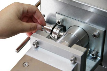 Lens Cleaning Device for OES Lynx Test and Measurement