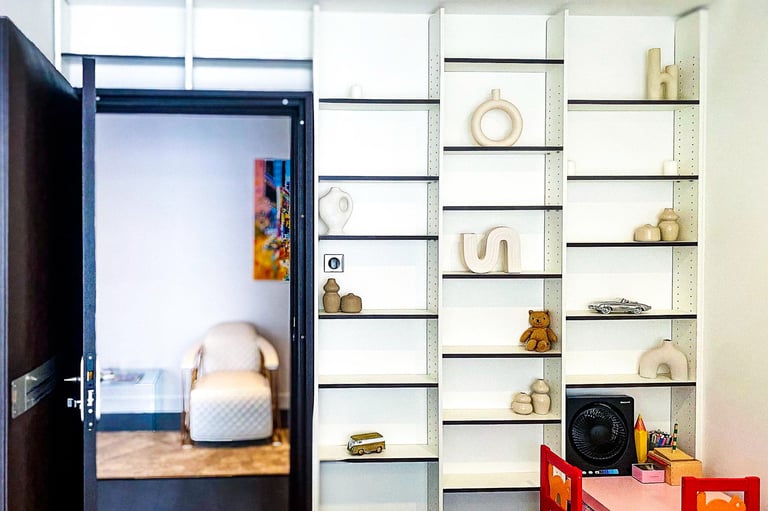 Bibliothèque Shelfi – La Garenne-Colombes – blanc et noir – fabrication sur mesure