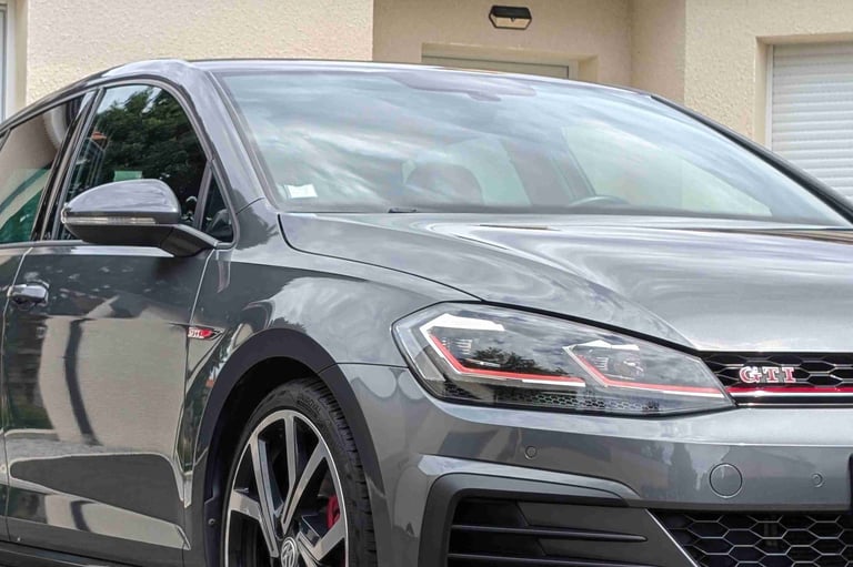 Traitement hydrophobe vitre voiture 63