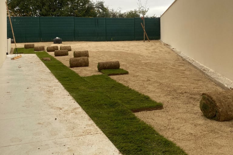 Pose de gazon en rouleaux à Soisy-sur-Seine et aux alentours.