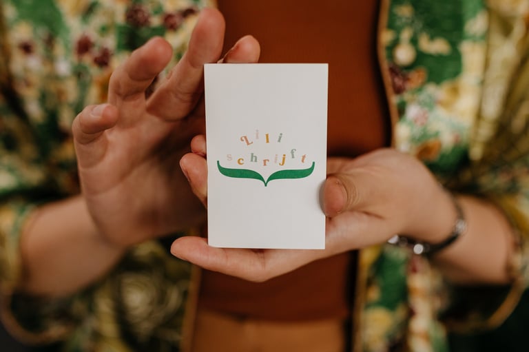 Lili schrijft visitekaartje