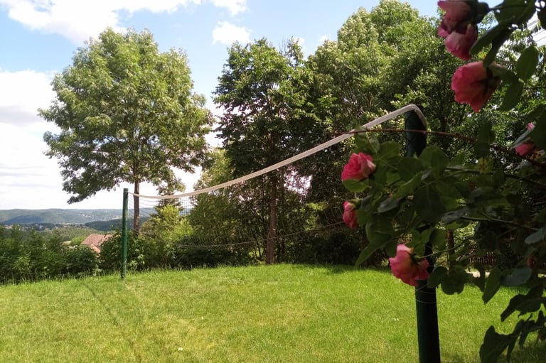 TERRACE / BBQ / VOLLEYBALL / BADMINTON