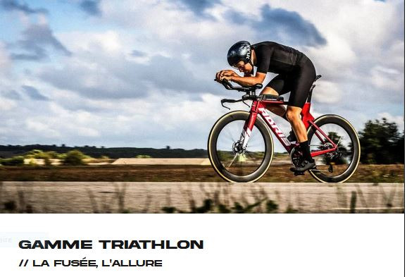 vélo de triathlon contre la montre
