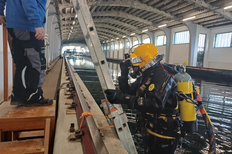 Poolservice Unterwasser Poolreinigung