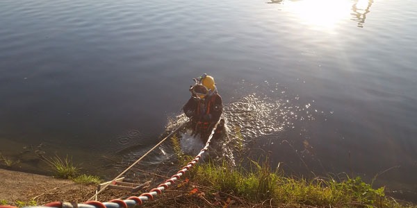Wasserbergung Bergungen Unterwasser Berufstaucher