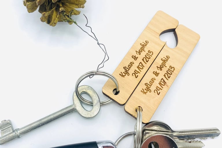 Porte clés saint Valentin en bois personnalisé