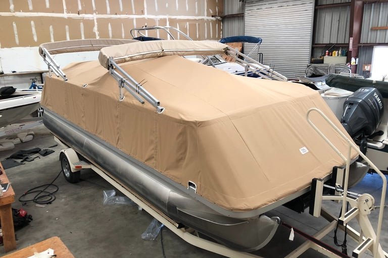 Pontoon snap down mooring boat cover.